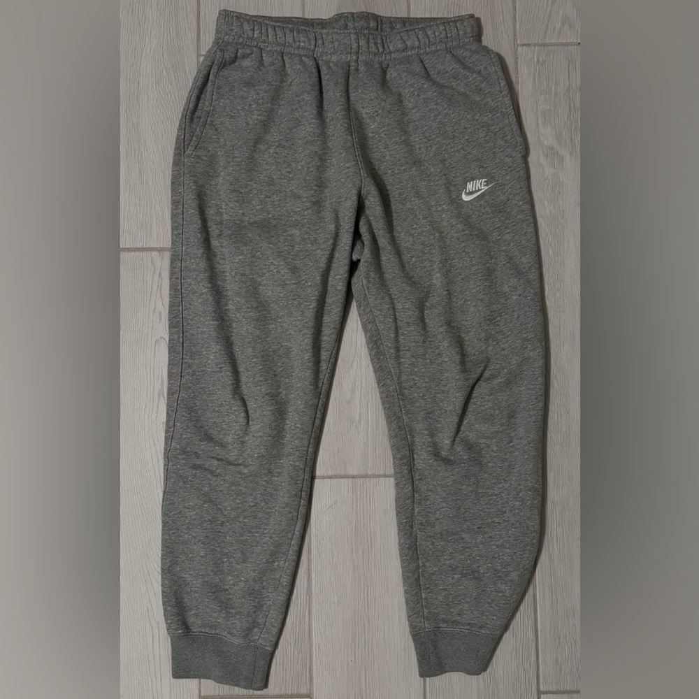 Nike sweatpants, size M